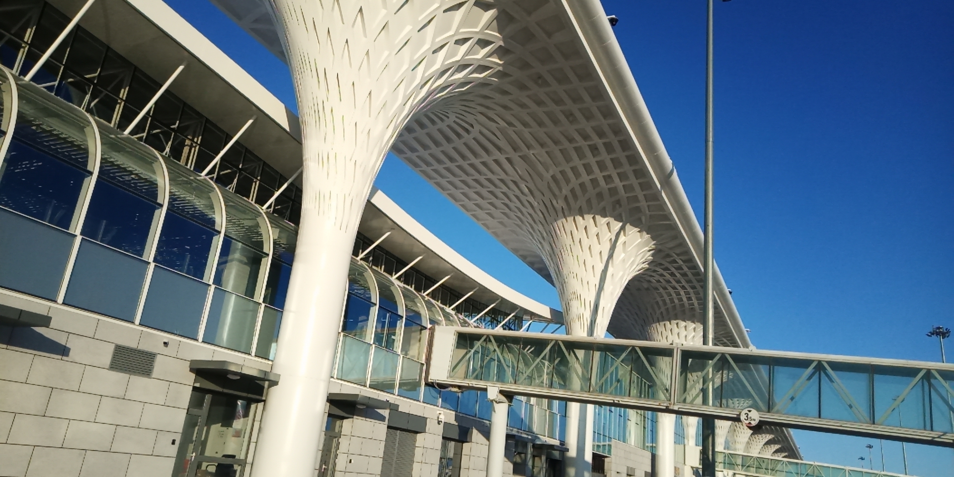 呼伦贝尔海拉尔机场柱廊钢结构